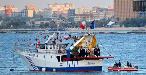 Bari: tra caravelle, chiese leggendarie e "ziazì", la storia della festa di San Nicola